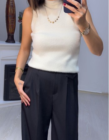 Yarım Balıkçı Yaka Kolsuz Triko Ekru Yarım Balıkçı Yaka Kolsuz Triko Ekru