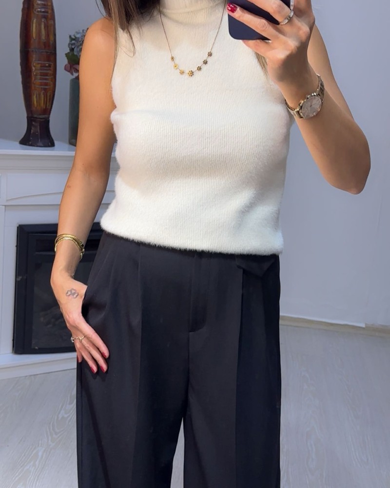 Yarım Balıkçı Yaka Kolsuz Triko Ekru Yarım Balıkçı Yaka Kolsuz Triko Ekru